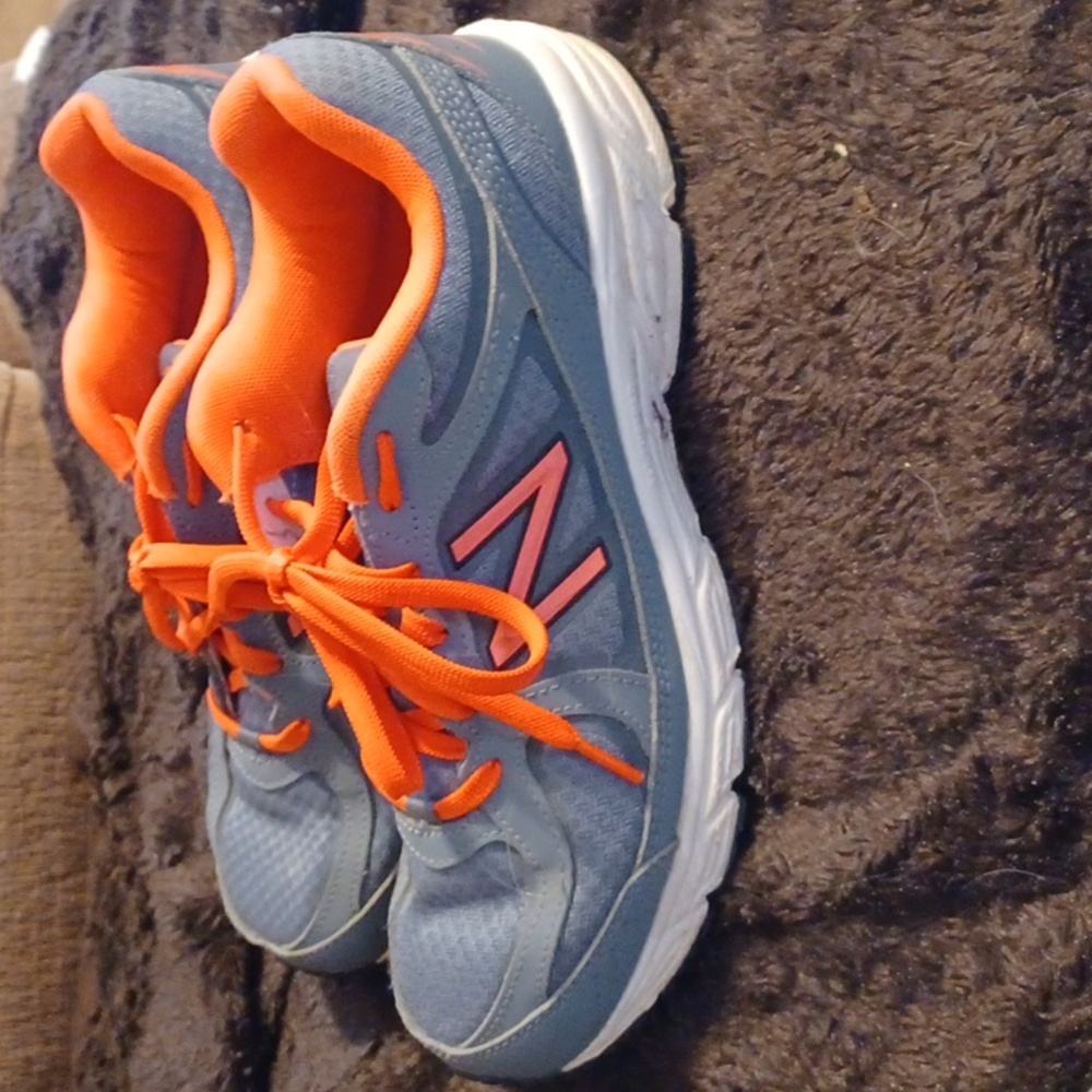 Size 10 ladys New Balance - Picture 2 of 4